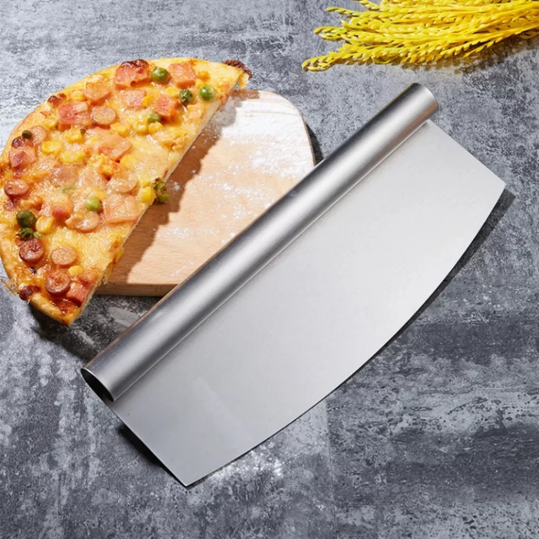 Couteau a pizza demi-lune 3