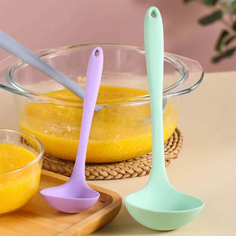 Cuillère à soupe en silicone à long manche, grandes cuillères à nouilles Ramen, Hot Pot, louche à bouillie, ustensiles de cuisine japonais Kawaii 3